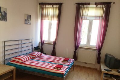 Helles 1-Zimmer Apartment mit Doppelbett & TV – Kurzzeitmiete Wien, Wohnen auf Zeit für 1 bis 6 Monate