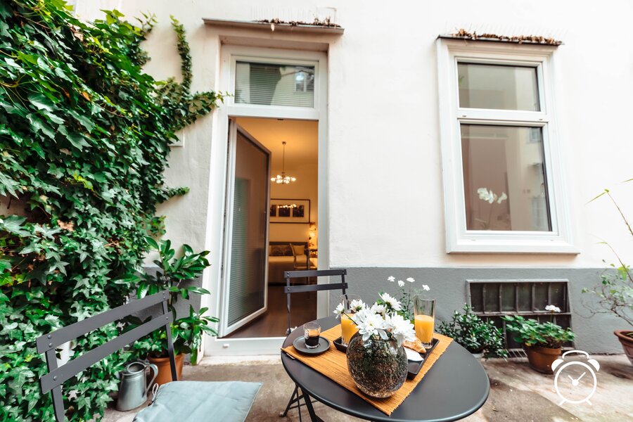 Sunny terrace with greenery: 2-room apartment for short-term rental & temporary housing for 1 to 6 months in Vienna