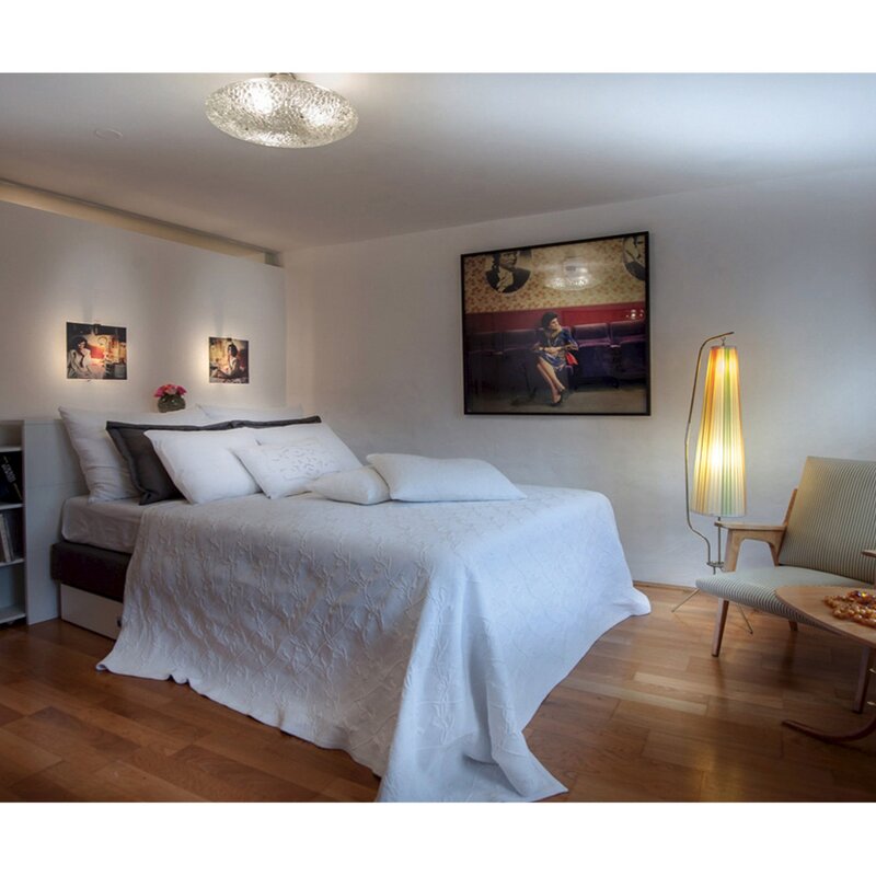Bright bedroom with double bed & artwork – 1-room apartment, short-term rental, temporary housing for 1 to 6 months, Salzburg