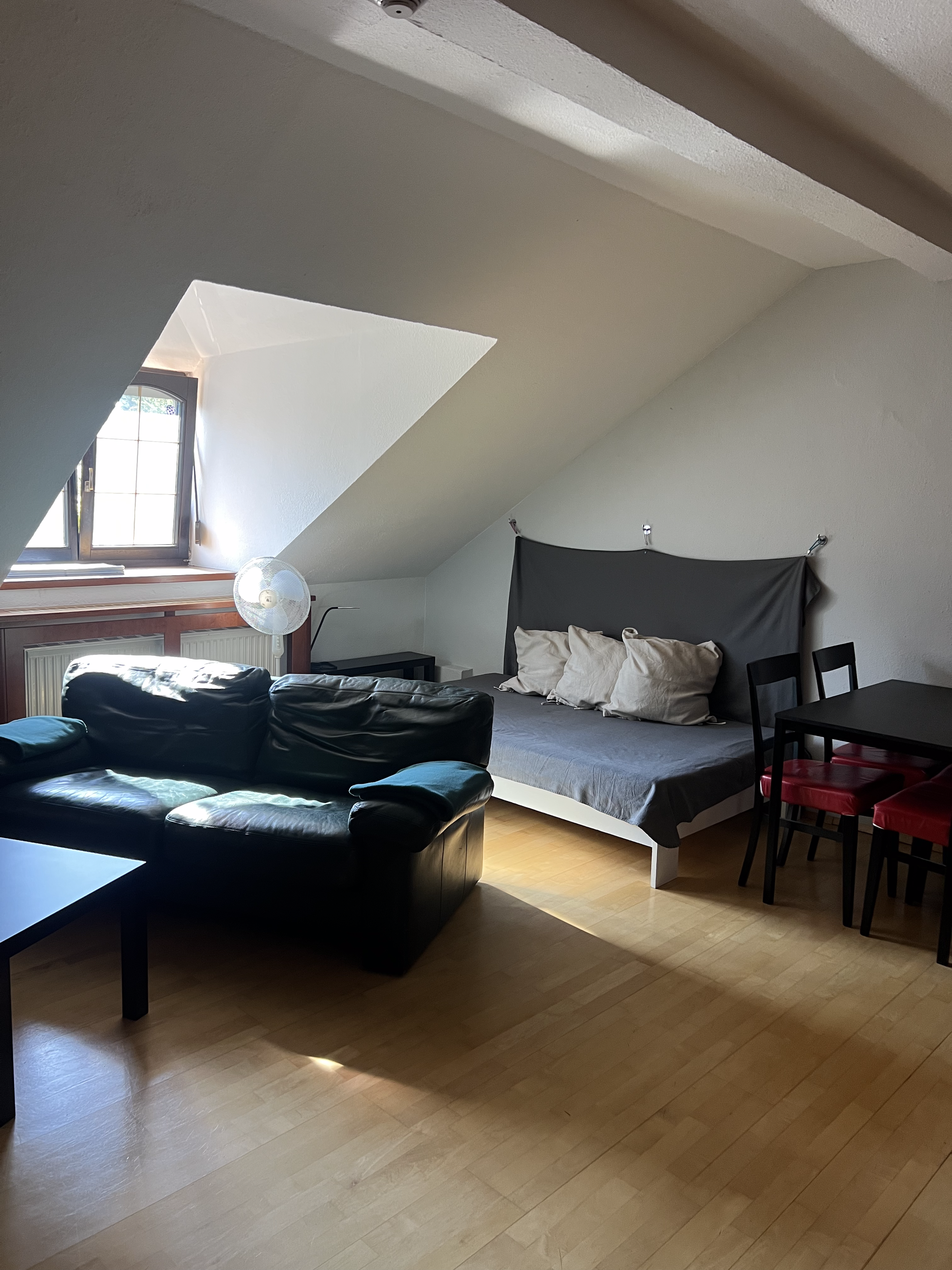 Bright living area with sloped ceiling, 2-room apartment for short-term rental – temporary housing for 1 to 6 months in Vienna