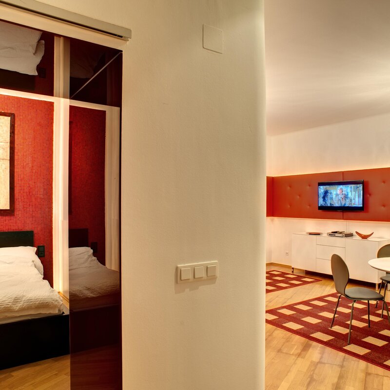 Stylish 2-room designer apartment with bold accents for short-term rental Vienna – temporary housing for 1 to 6 months.