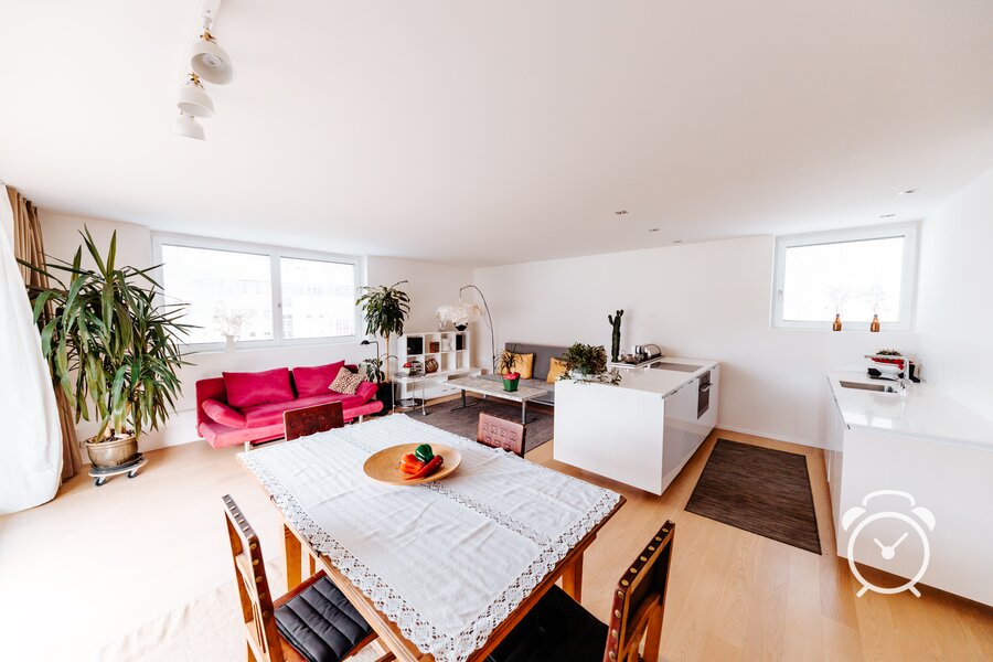  Dining room with view of terrace - short-term living in Salzburg