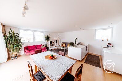  Dining room with view of terrace - short-term living in Salzburg