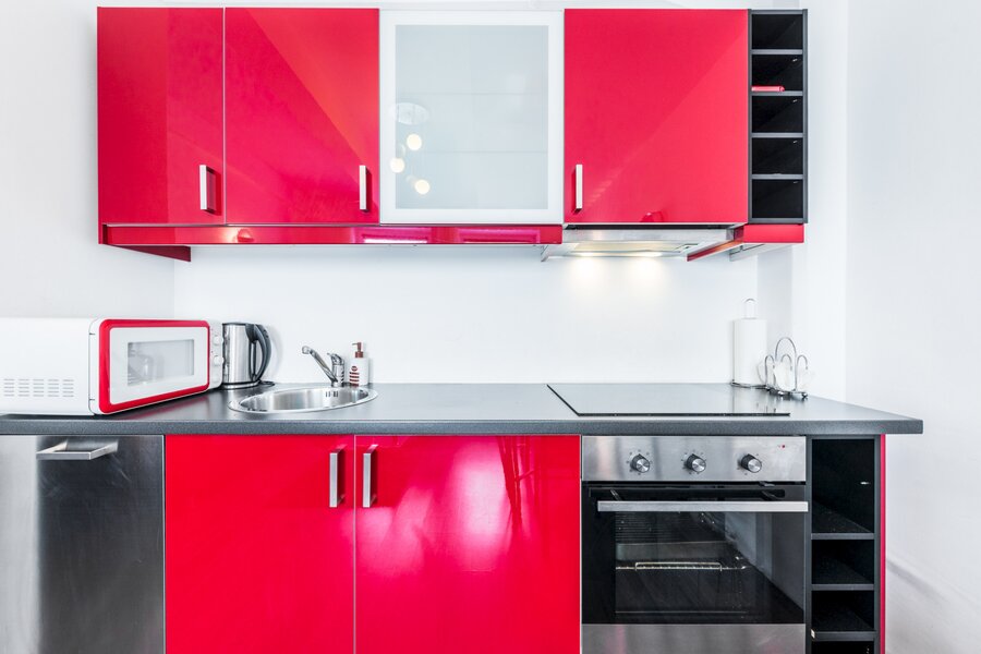 voll ausgestattete Küchenzeile