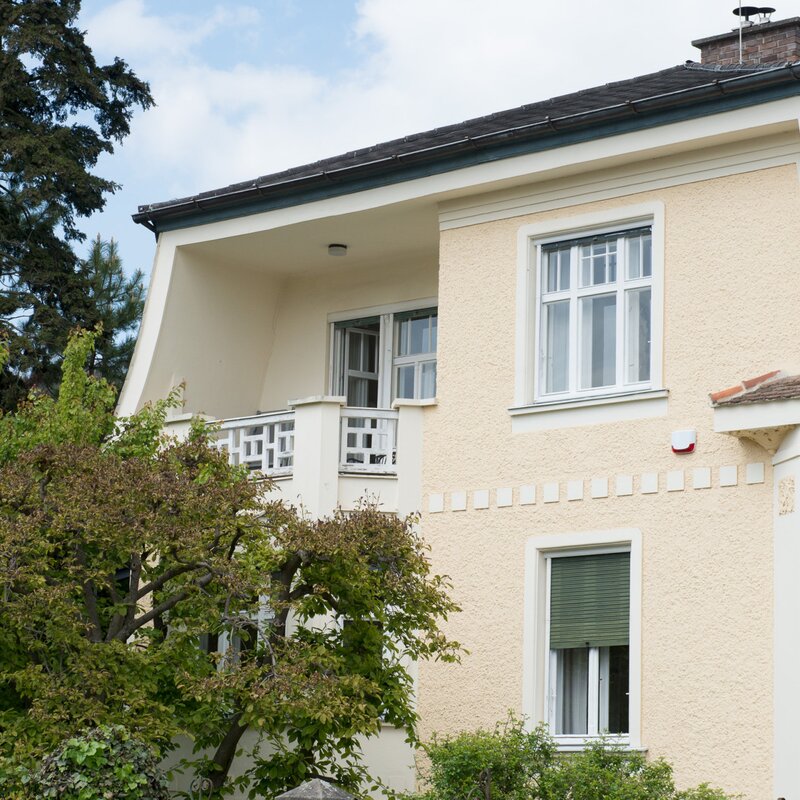 Villa apartment with garden view: 2-room short-term rental & temporary housing for 1 to 6 months in Graz