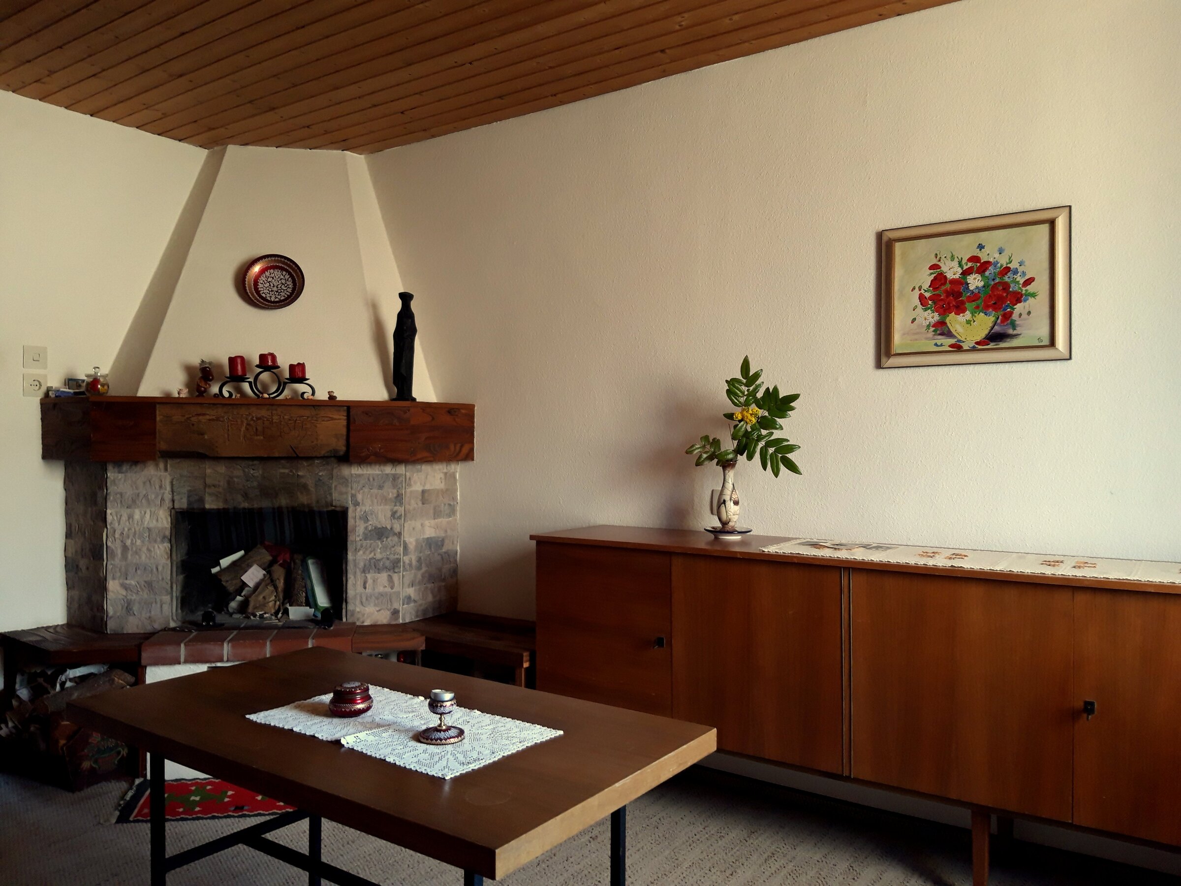 Stube mit Kamin 