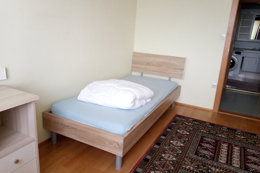 Einzelbett im Arbeitszimmer