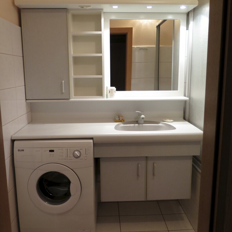 Badezimmer mit Waschmaschine