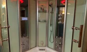 Dusche mit Dampfsaune und Whirlpool