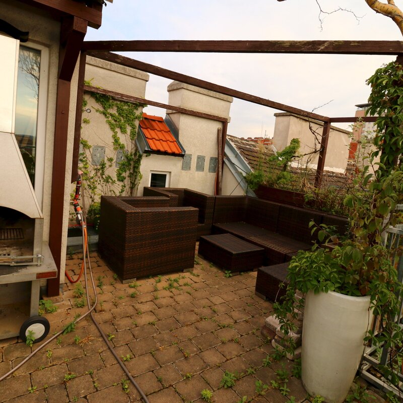 Terrasse mit Lounge-M?beln und Grill