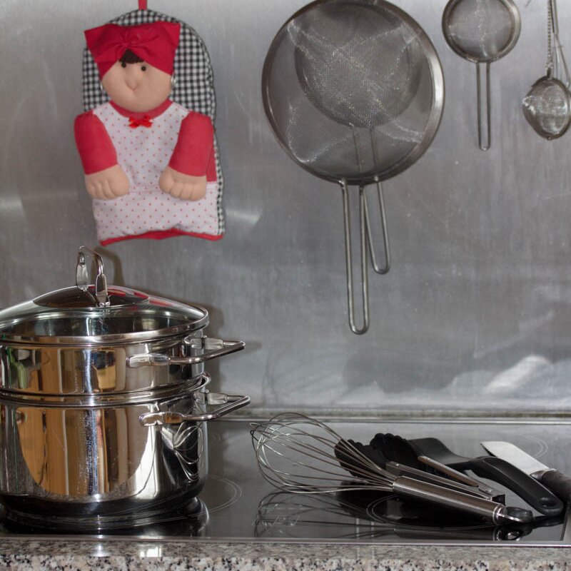 Geschirr und Ger?te ausreichend vorhanden