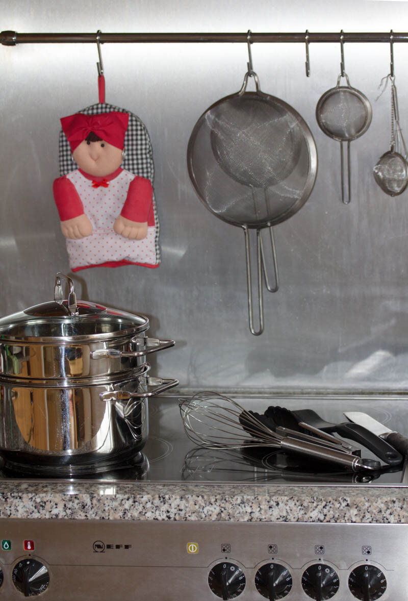 Geschirr und Ger?te ausreichend vorhanden