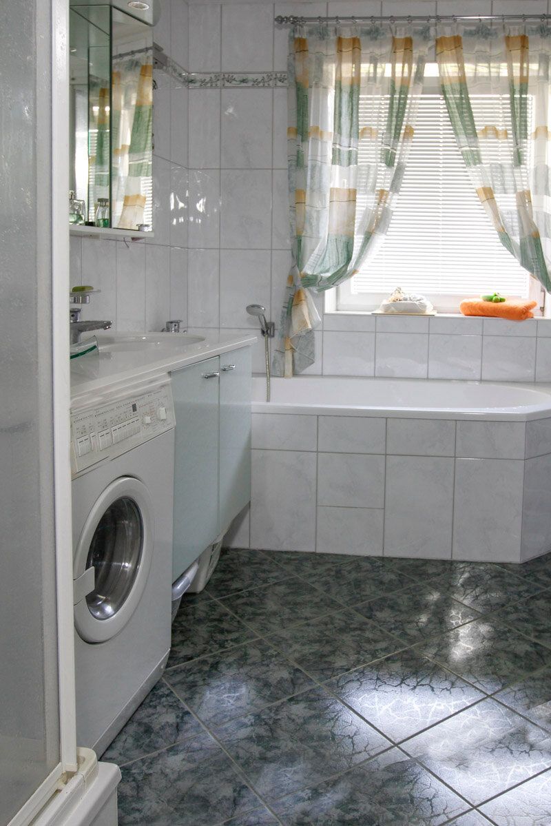 gro?r?umig und sehr gut ausgestattet