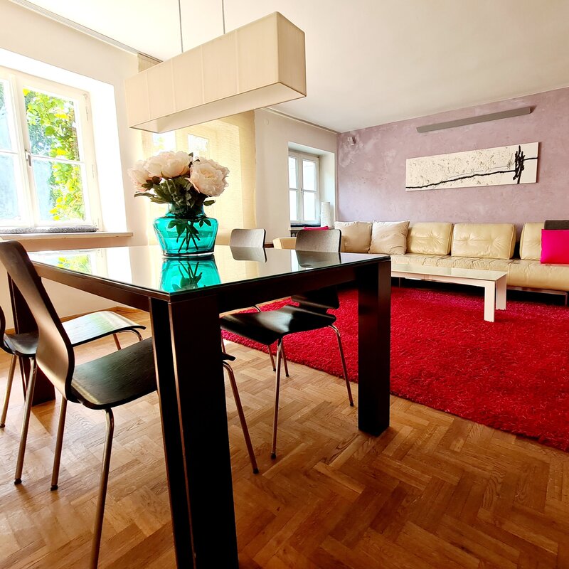 Bright living-dining area of a 3-room apartment – short-term rental & temporary housing for 1 to 6 months in Salzburg