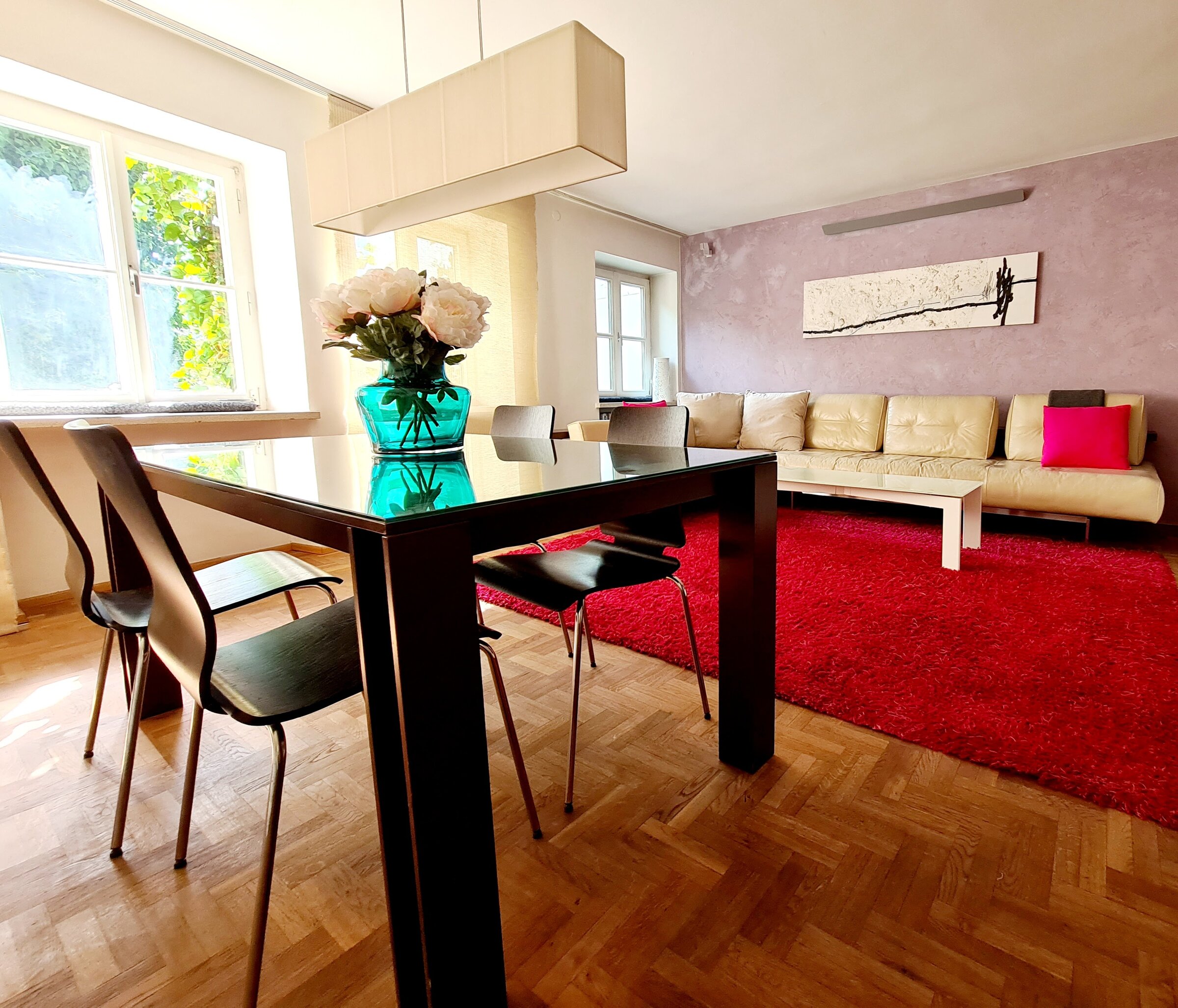 Bright living-dining area of a 3-room apartment – short-term rental & temporary housing for 1 to 6 months in Salzburg