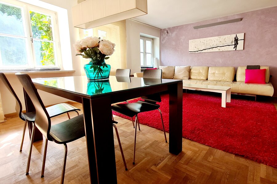 Bright living-dining area of a 3-room apartment – short-term rental & temporary housing for 1 to 6 months in Salzburg