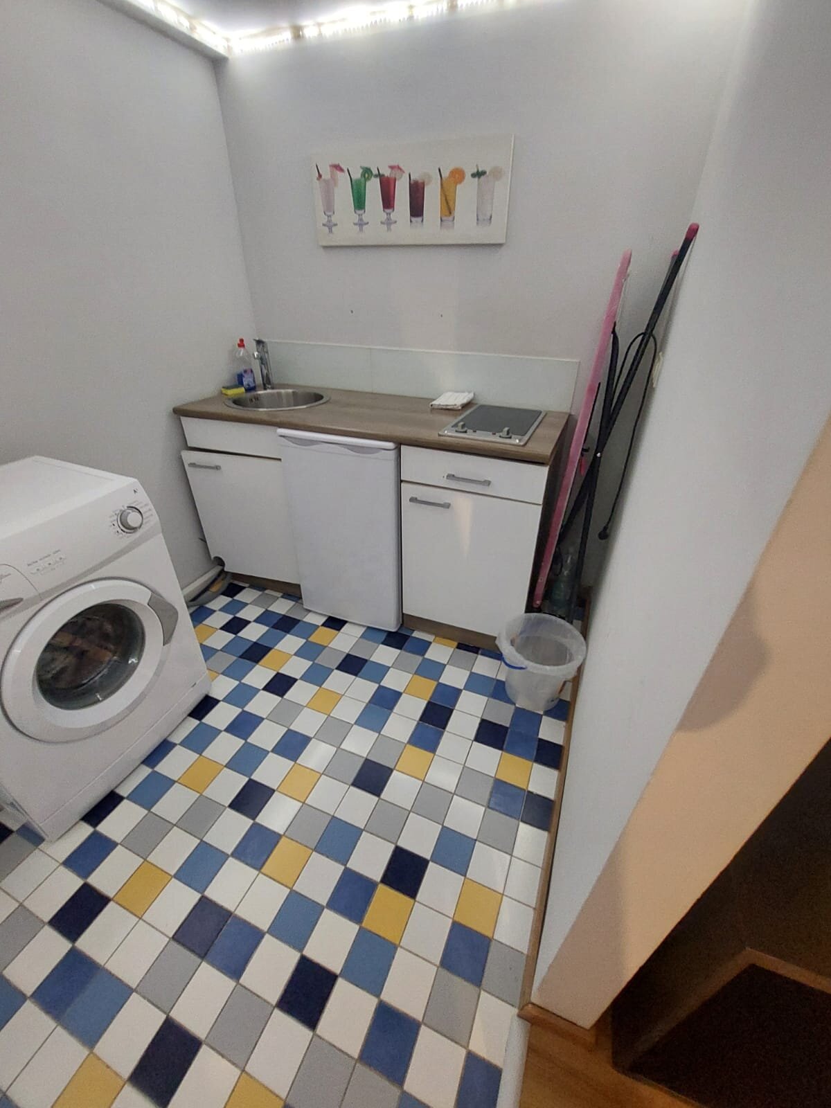 Kitchinette and washing machine