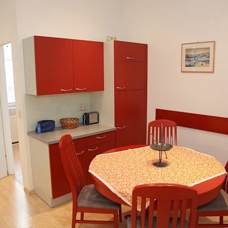 Küche mit großem Tisch | © ch@lausecker.co.at