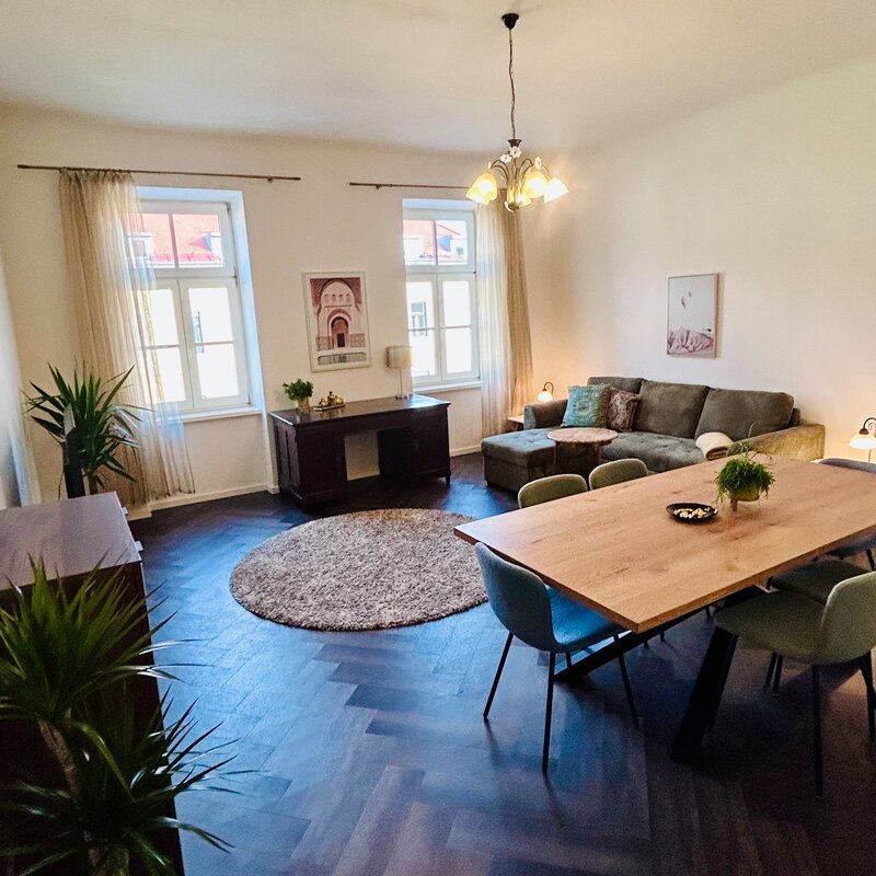 stilvolle und geräumige 80m² Wohnung mit Balkon in Zentrumsnähe