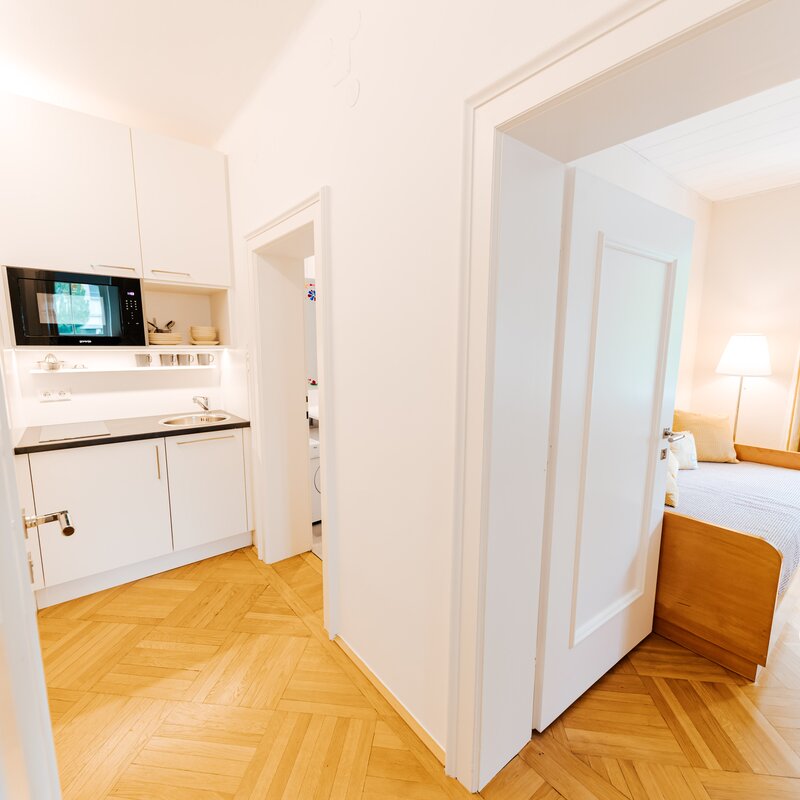 Helles 1-Zimmer Apartment mit Kitchenette & Parkettboden – Kurzzeitmiete & Wohnen auf Zeit für 1 bis 6 Monate in Salzburg
