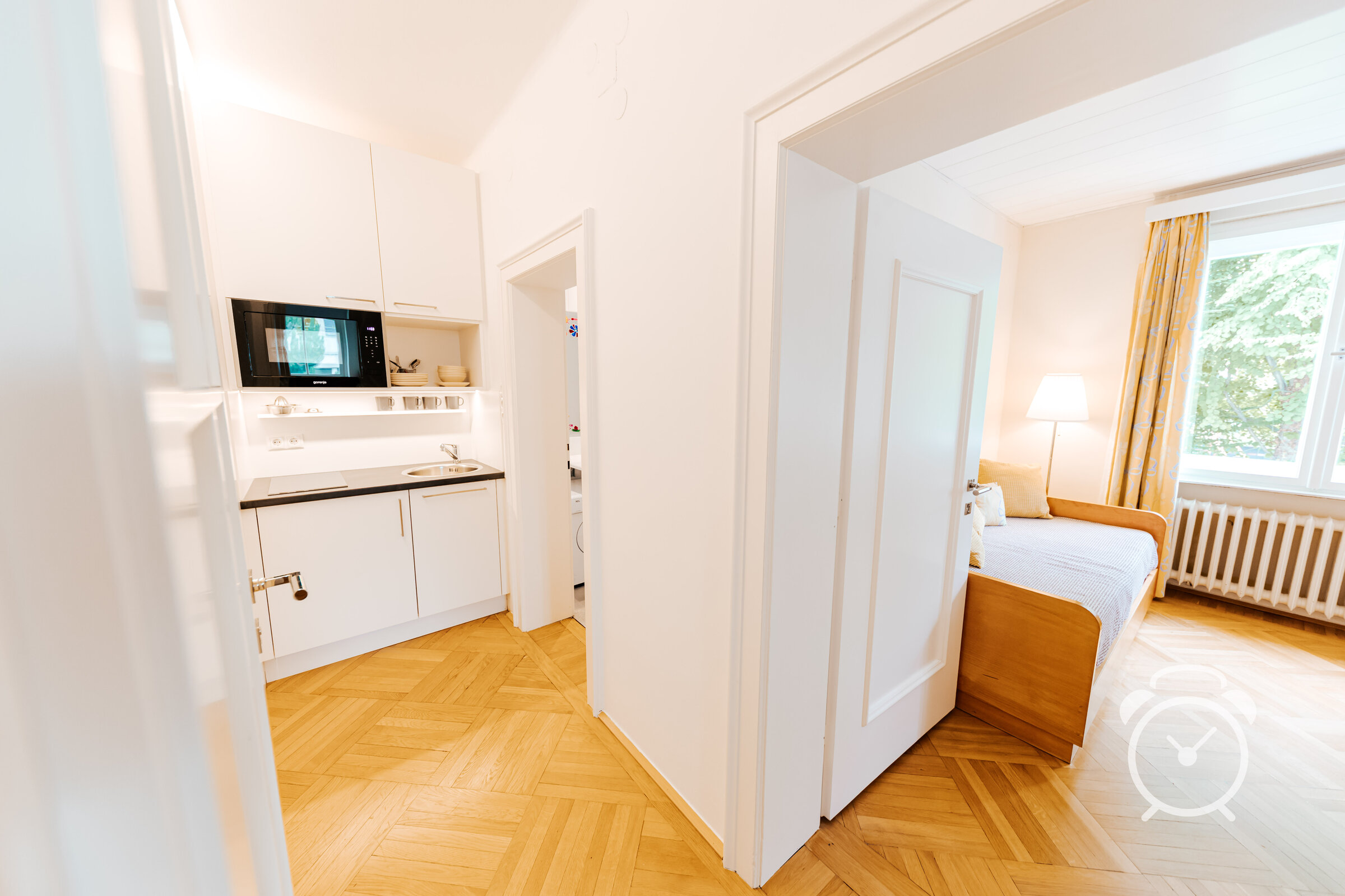 Helles 1-Zimmer Apartment mit Kitchenette & Parkettboden – Kurzzeitmiete & Wohnen auf Zeit für 1 bis 6 Monate in Salzburg