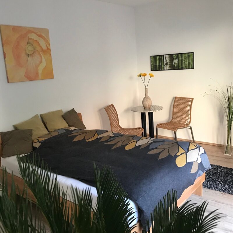 Helles, möbliertes 1-Zimmer Apartment zur Kurzzeitmiete – Wohnen auf Zeit in Neunkirchen für 1 bis 6 Monate.