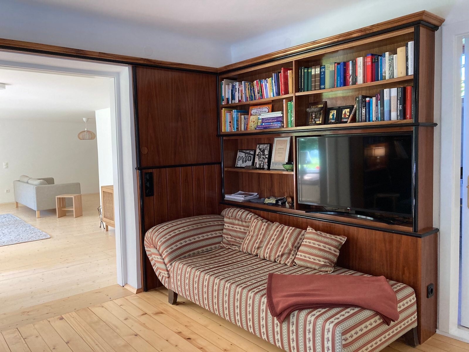 Bibliothek/TV | © Lukas Stöger