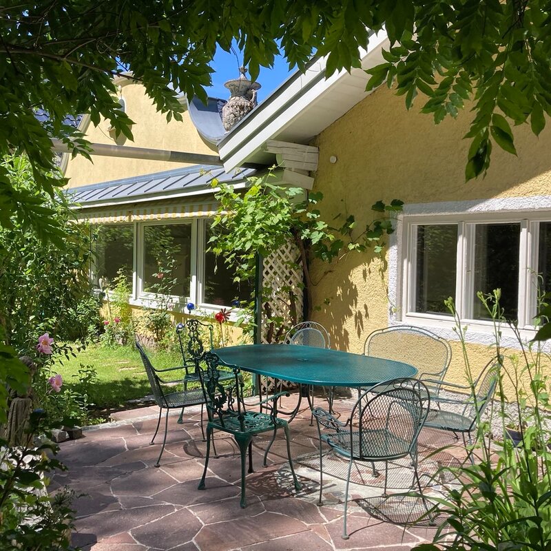 Terrasse mit Garten  | © Lukas Stöger