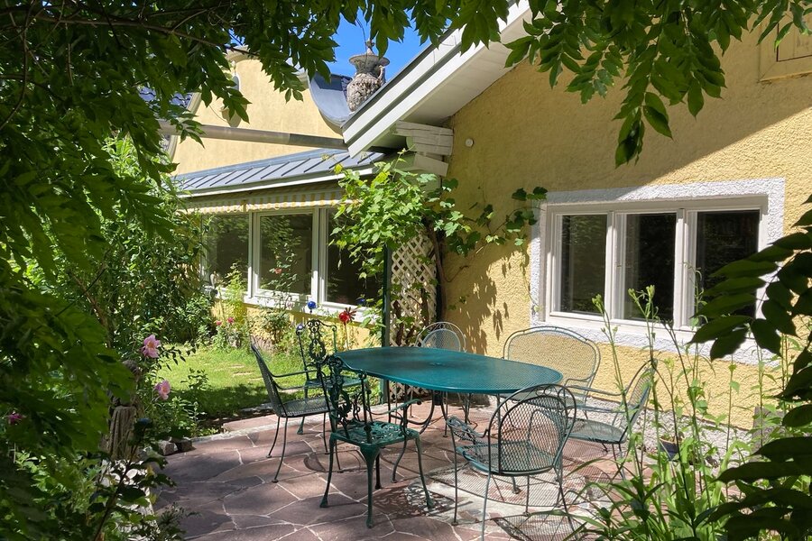 Terrasse mit Garten  | © Lukas Stöger