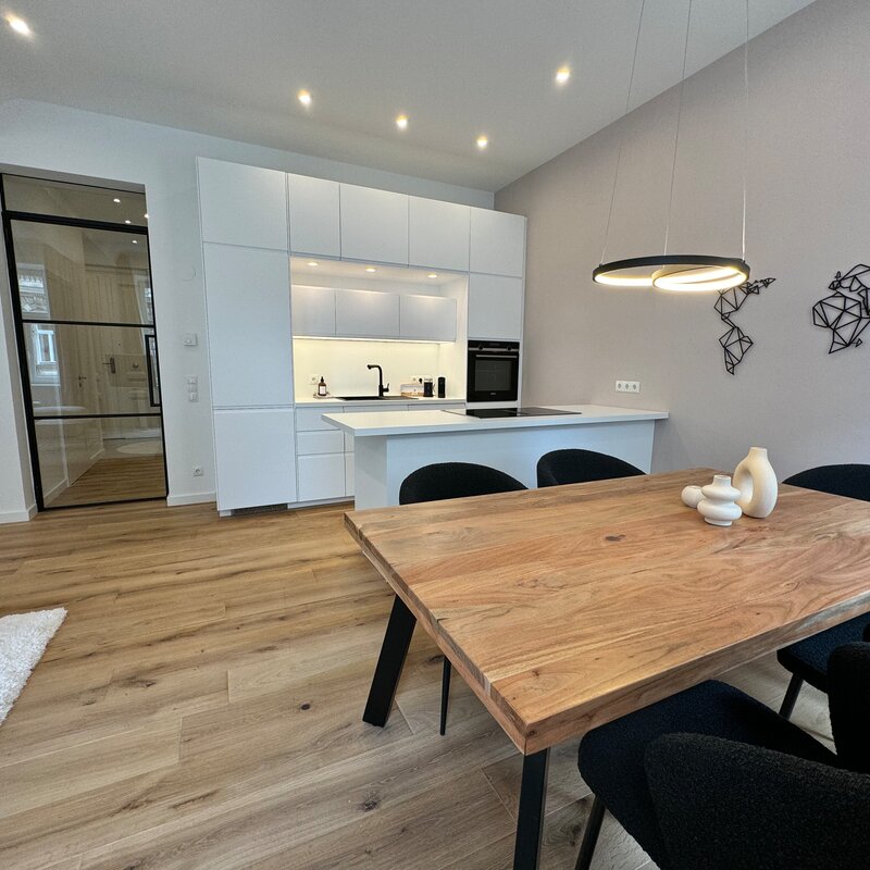 Bright living-dining area with fitted kitchen – 2-room apartment, short-term rental, temporary housing 1 to 6 months, Vienna