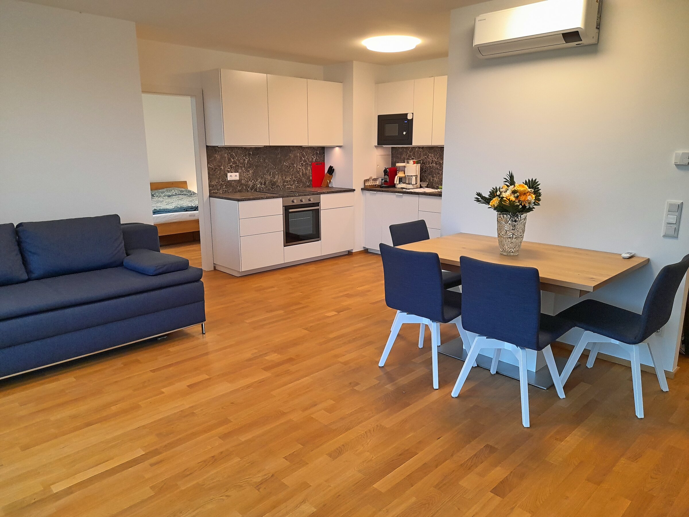 Wohnzimmer und Küche