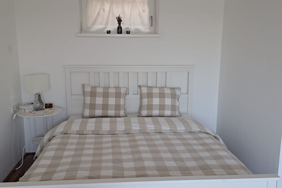 Schlafzimmer mit Blick ins Grüne