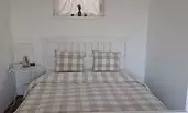 Schlafzimmer mit Blick ins Grüne