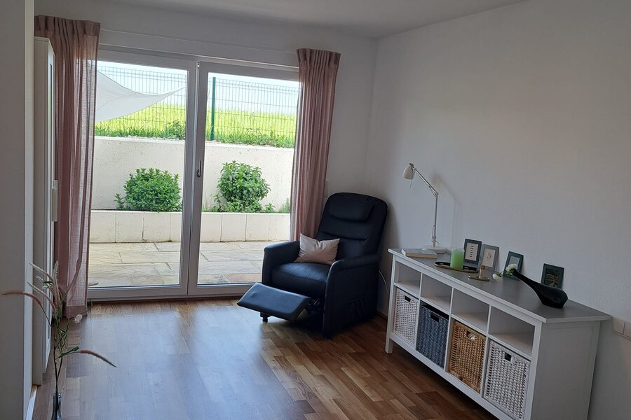 Schlafzimmer mit Zugang auf die Terrasse 