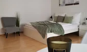 Doppelbett und sofa tv
