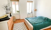 Schlafzimmer mit Kommode
