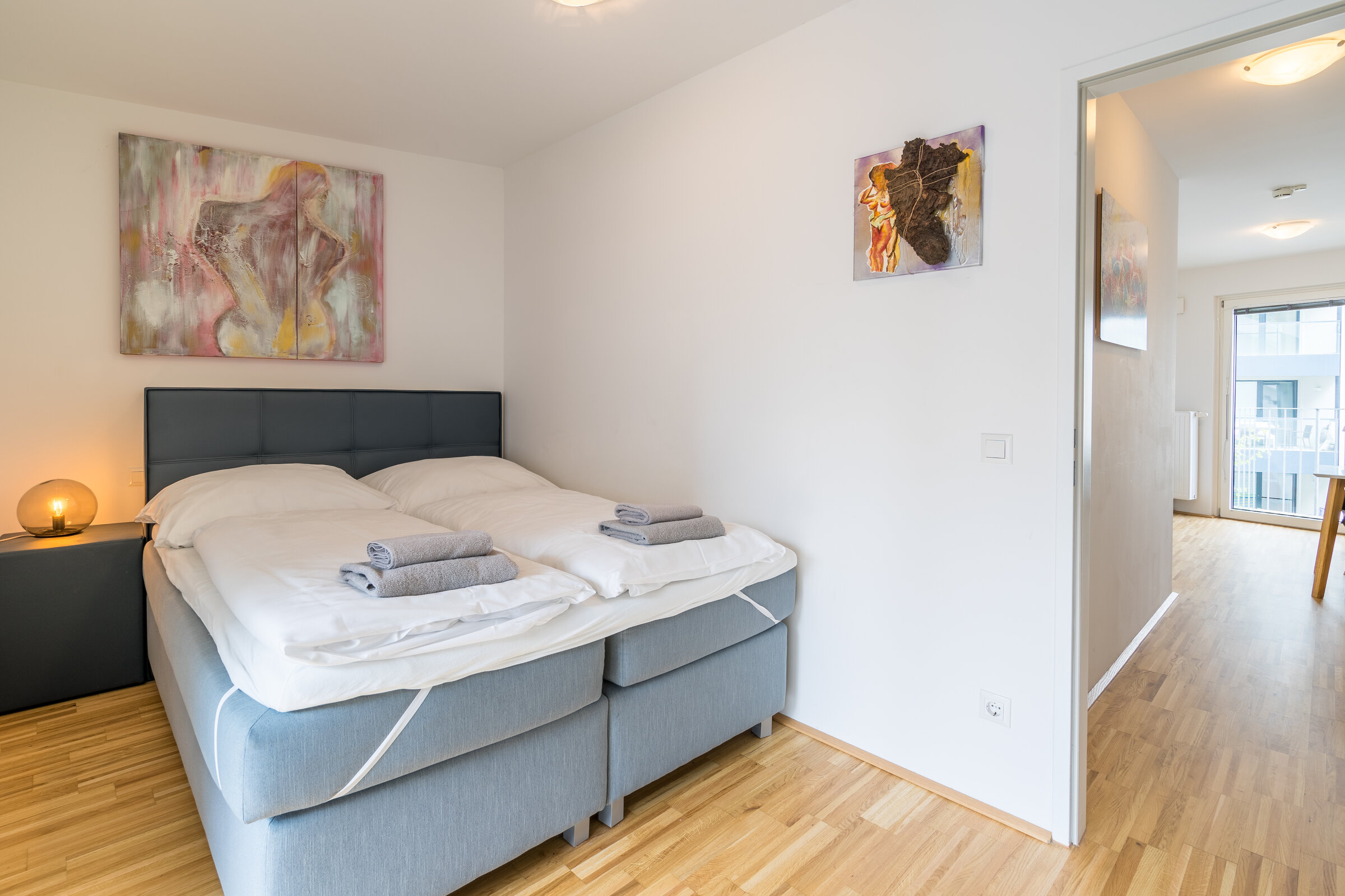 Bright bedroom with double bed – 2-room apartment for short-term rental & temporary housing 1 to 6 months in Vienna