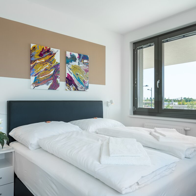 Bright bedroom with double bed & AC – 1-room apartment for short-term rental & temporary housing for 1 to 6 months in Vienna