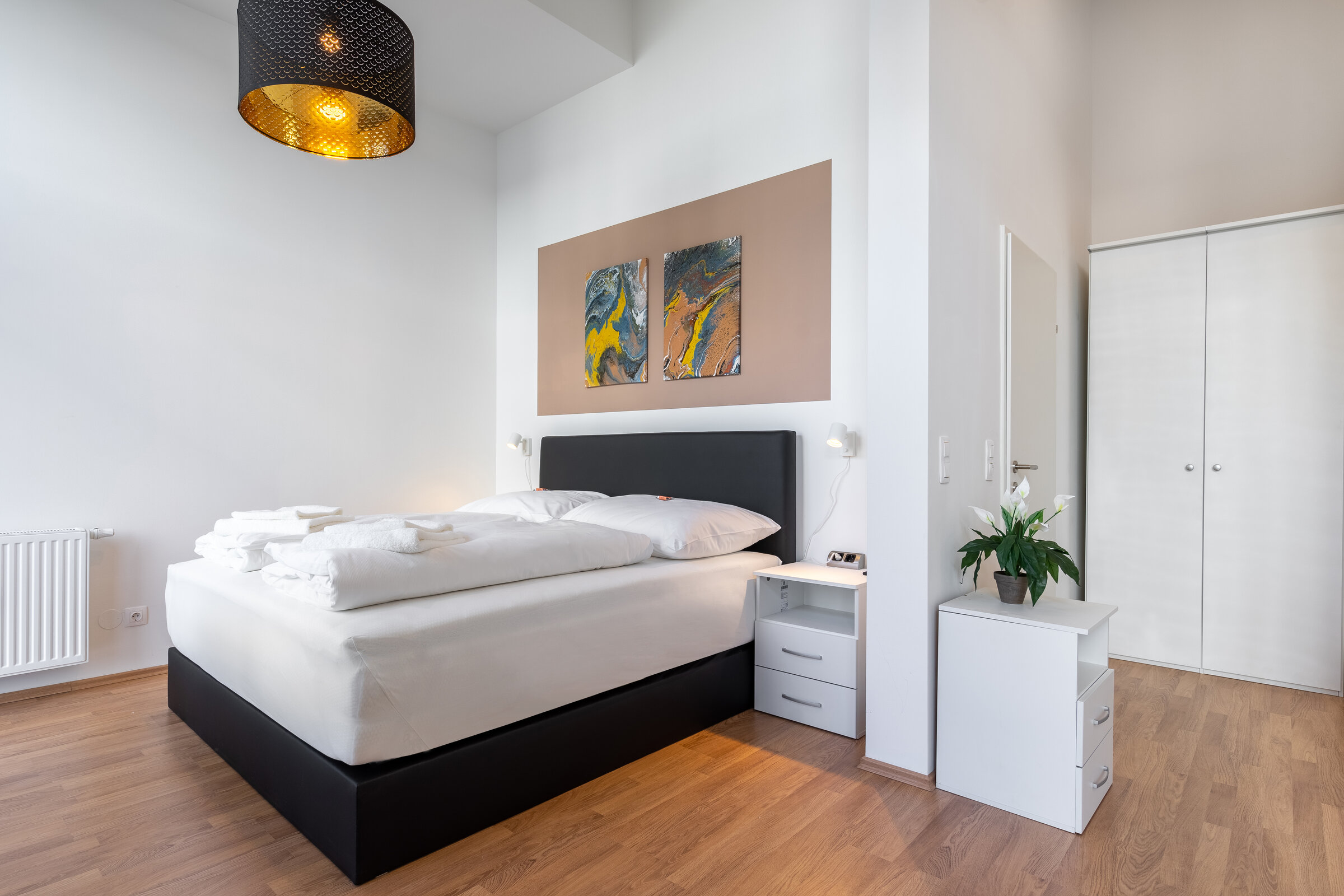 Bright 1-room apartment with double bed & modern design – short-term rental Vienna, temporary housing for 1 to 6 months
