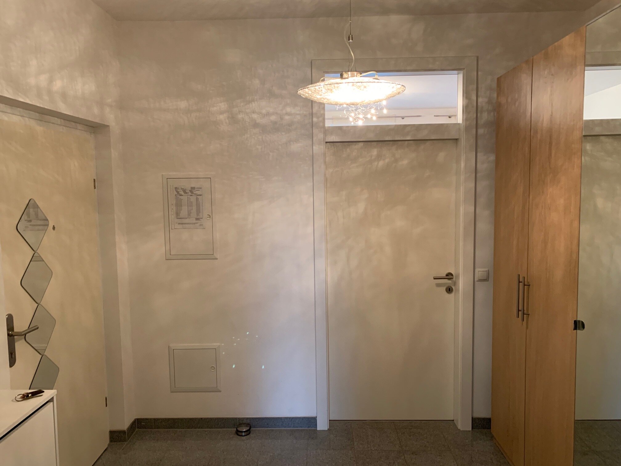 Anteroom with a large box | © CH