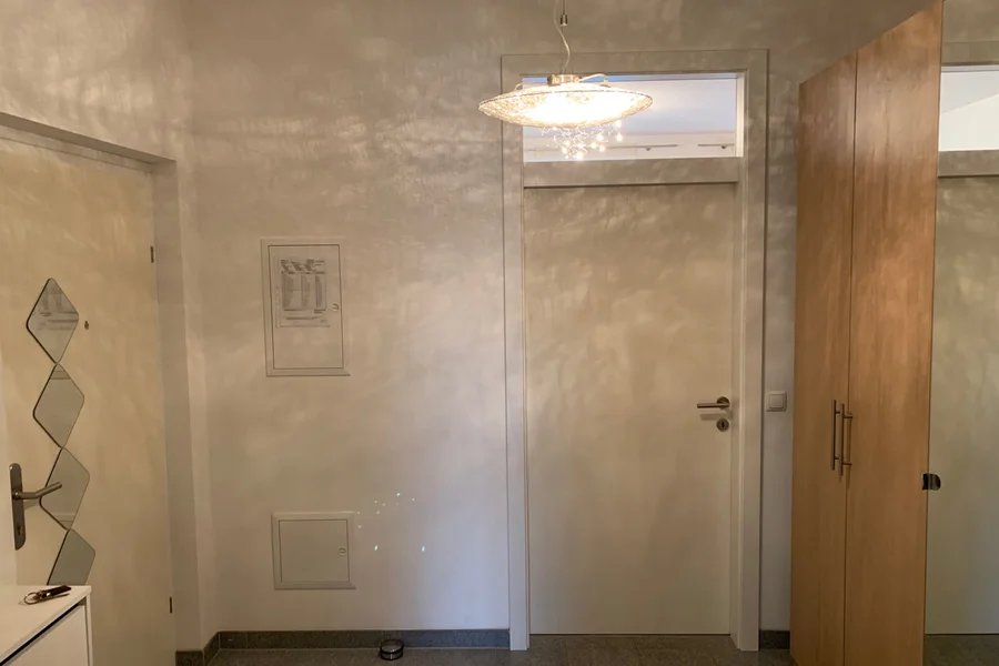 Vorraum mit großem Kasten | © CH