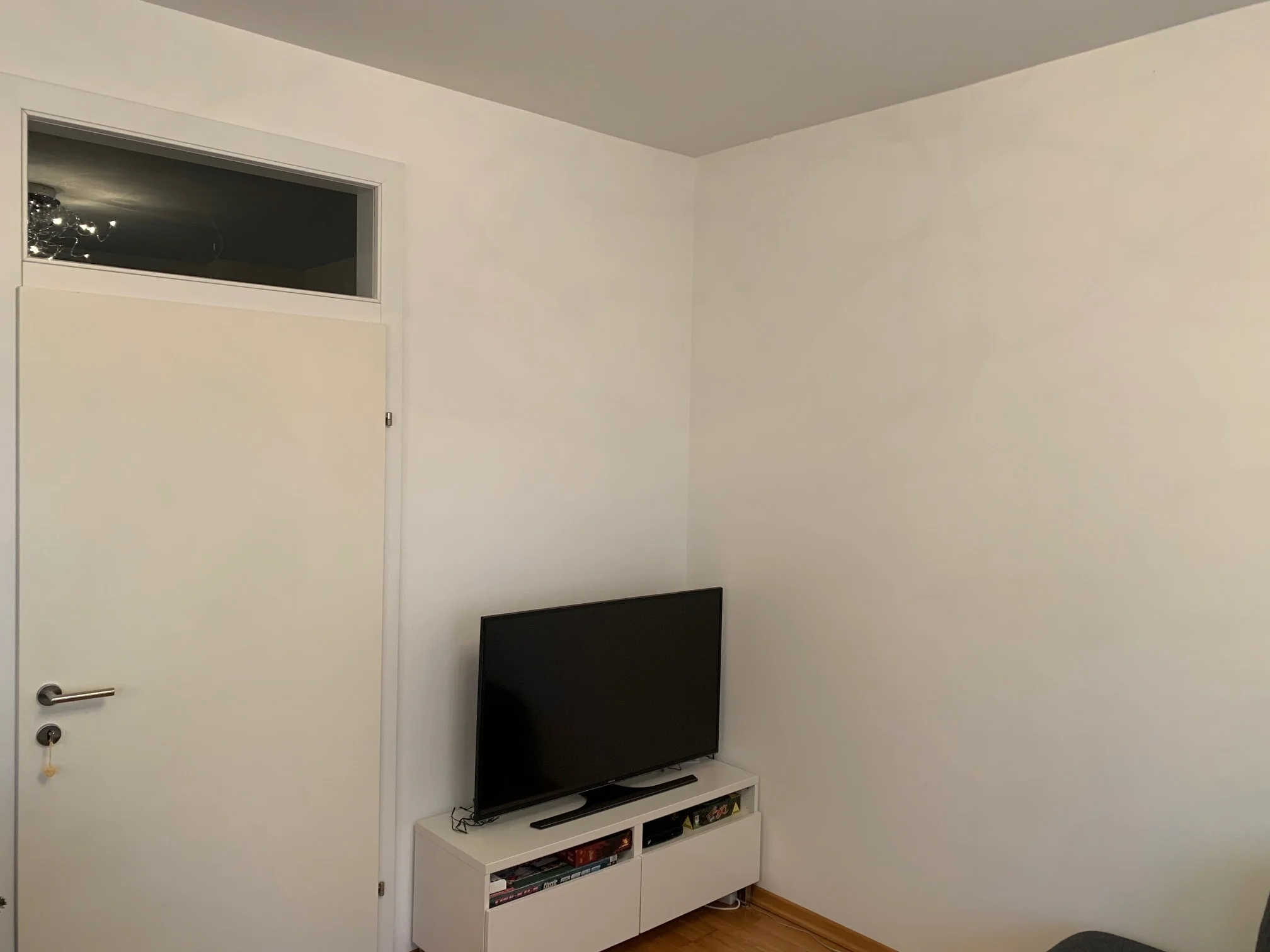 Wohnzimmer mit Flat TV | © CH