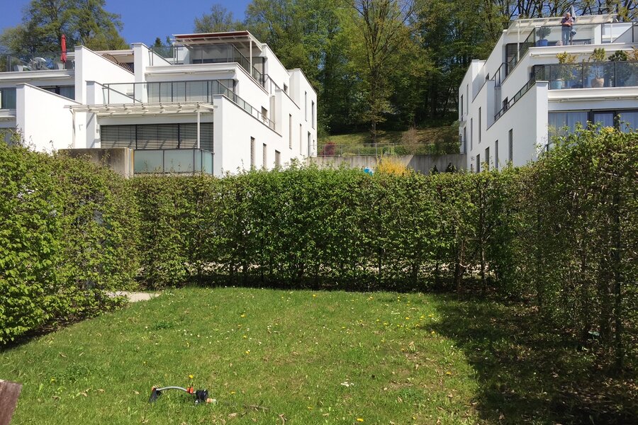 Garden with view (left) to the basilica | © CH