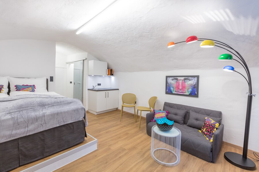Möbliertes 1-Zimmer Apartment im Pop-Art-Stil – Kurzzeitmiete & Wohnen auf Zeit für 1 bis 6 Monate in Salzburg