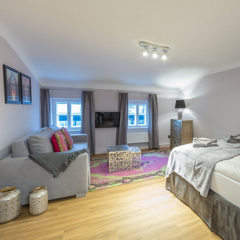 Bright 4-room apartment with double bed & lounge – short-term rental & temporary housing for 1 to 6 months in Salzburg