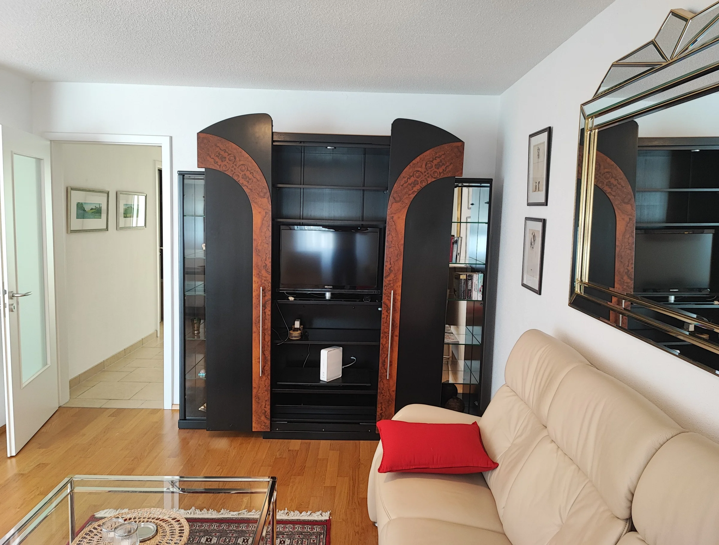 Wohnzimmer mit Kabel TV