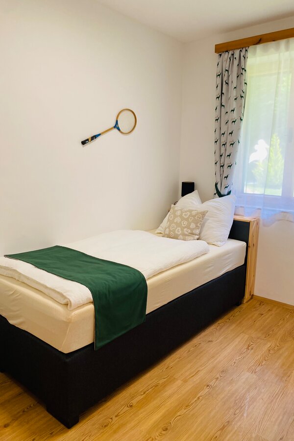 bedroom 2 (single room)