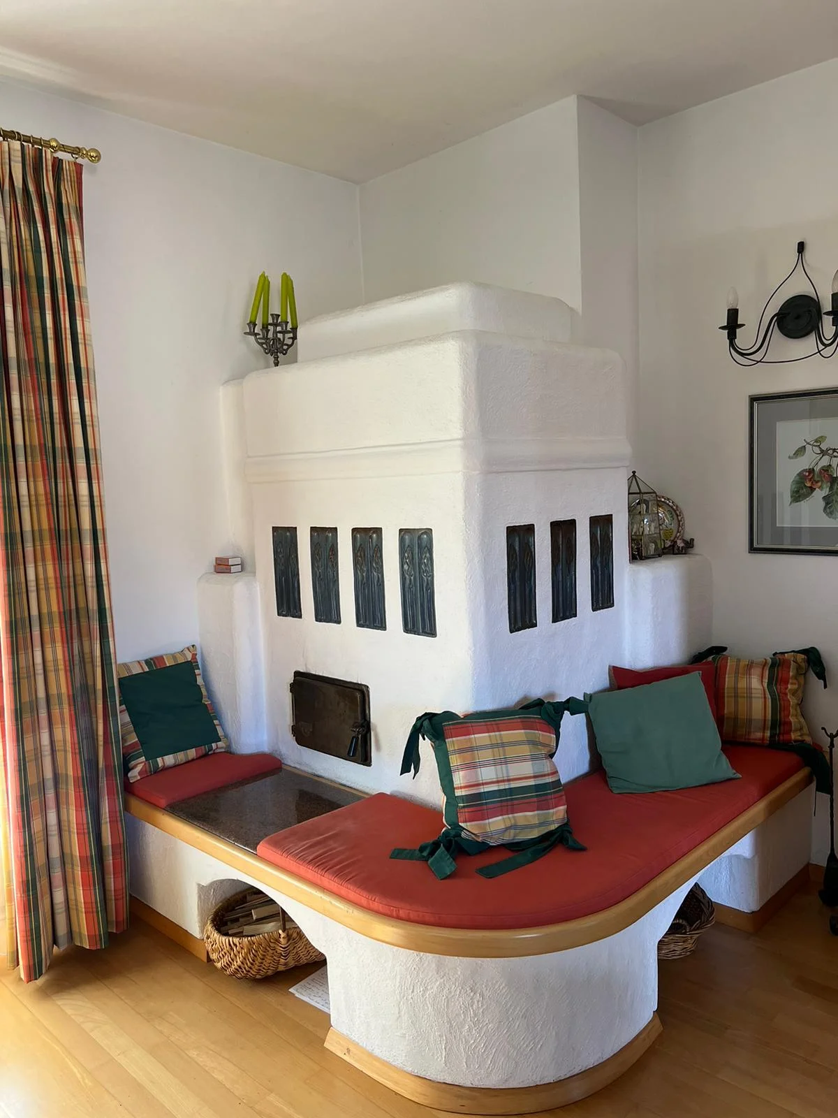 Kachelofen im Wohnzimmer