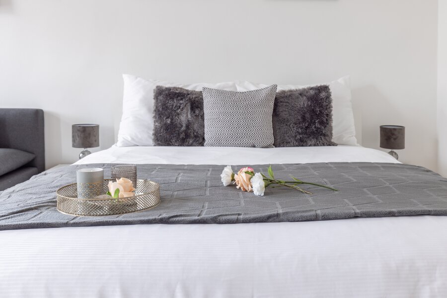Elegantes Schlafzimmer im 1-Zimmer Apartment – Wohnen auf Zeit & Kurzzeitmiete für 1 bis 6 Monate in Wien