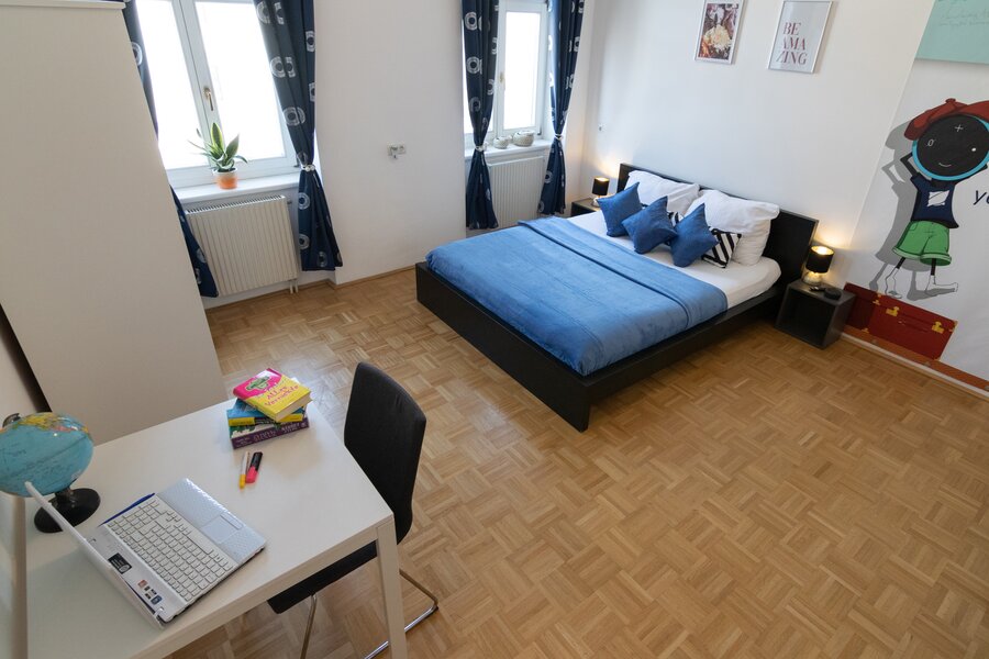 Möbliertes Zimmer mit Doppelbett & Arbeitsplatz – Kurzzeitmiete Wien, Wohnen auf Zeit für 1 bis 6 Monate